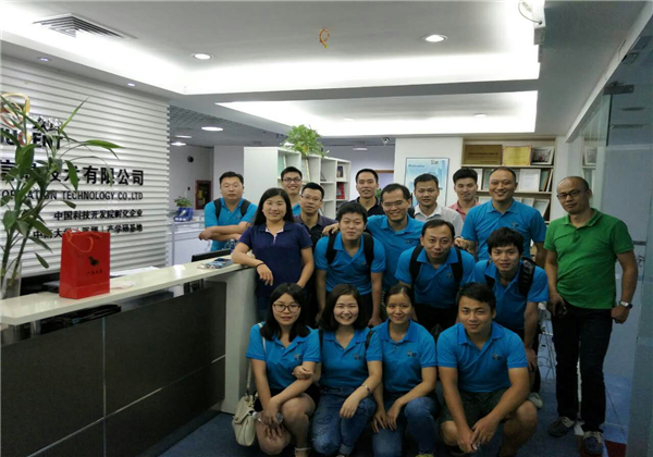 潇洒青春走一回 亲抱自然，徒步健走