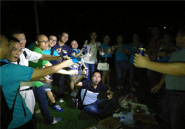 潇洒青春走一回 亲抱自然，徒步健走