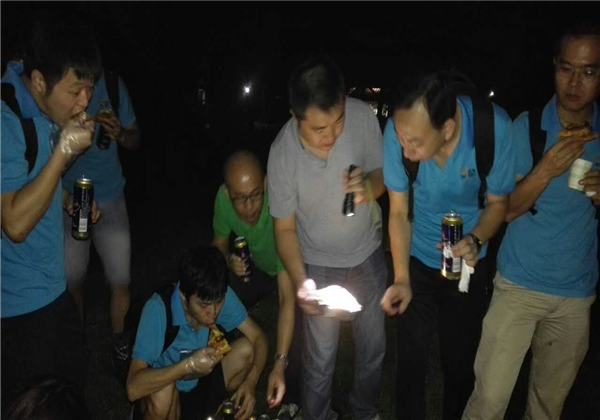 潇洒青春走一回 亲抱自然，徒步健走